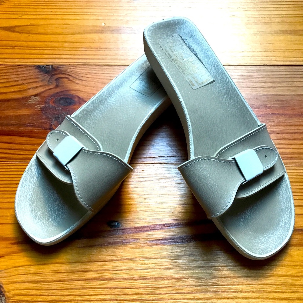 La Pietra Beige and White Italian Flats Sandals, GUC, 7